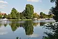 Péniches accostées sur la Seine.