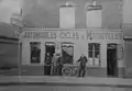 La boutique des Cornu père et fils, rue de la Gare à Lisieux au début du XXe siècle.