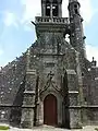 Le portail ouest de l'église Notre-Dame-et-Saint-Tugen.