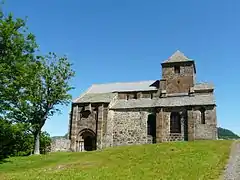 L'église Saint-Pierre de Bredons.