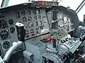 Cockpit d'un Atlantique au parking à la BAN Nîmes-Garons