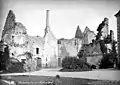 La cour du château à la fin du XIXe siècle, photographiée par Séraphin-Médéric Mieusement.