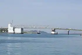 Vue du pont mobile de Bizerte vers le sud.