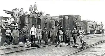 Train blindé capturé en la gare en 1919.