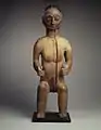 Statue en bois et métal.