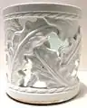 Porte pinceaux, porcelaine blanche à décor ajouré, XVIIIe&nbsp;siècle. Dayton Art Institute