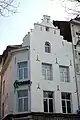 No&nbsp;15-16 : maison du XVIIe&nbsp;siècle à pignon baroque