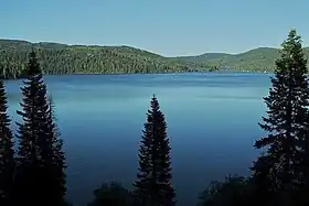 Lac Bucks dans la forêt nationale de Plumas.