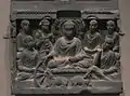 Le premier sermon de Bouddha, à Sarnath. Gandhara, IIe siècle. Schiste gris, H. 28.6 x L. 32,4 cm. Met.