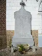 Hommage aux morts des deux guerres.