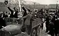 Invasion bulgare à Vardar Banovina, avril 1941. Les Bulgares ont été accueillis en libérateurs.The local communists then joined the BCP and refused any military actions against the Bulgarians. After the war, the Yugoslav communist historiography did a lot to equate the term Bulgarian with "fascist occupier".