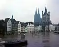 Inondation de février 1970. Le limnimètre a les pieds dans l'eau.