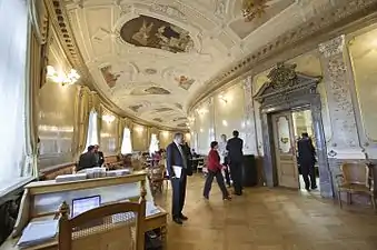 La salle des pas perdus.Peintures d'Antonio Barzaghi-Cattaneo