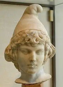 Buste d'Attis portant le bonnet phrygien, IIe&nbsp;siècle, Paris, Cabinet des médailles de la Bibliothèque nationale de France.