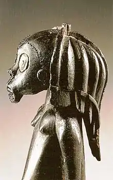 Figure de reliquaire, eyema byeri. Fang. République gabonaise. Bois, pigment et métal. H. 70&nbsp;cm, détail