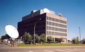 Le bâtiment du CMC vu de l'ouest