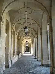 Portique de l'Hôtel-Dieu.