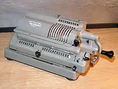 Calculatrice à curseurs Triumphator CRN1 de 1958