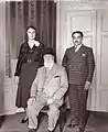 Avec son père Abdülmecit II et son mari Azam Jah&nbsp;(en).