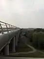 Vue du tablier et des poteaux de soutien du pont canal