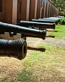 Canon du 17e&nbsp;siècle toujours en poste à fort Jesus. Novembre 2020.