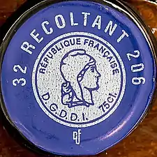 Capsule CRD bleue mentionnée «&nbsp;32 Récoltant 206&nbsp;».