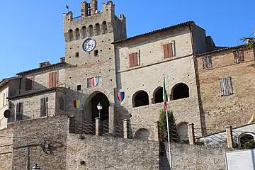 Fermo.