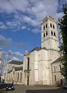Vue de la place Mgr Ginisty.