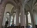 L'ancienne croisée du transept, qui porte le clocher, avec ses colonnes du début du XXe&nbsp;siècle.