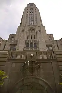 Fontaine-panthère de l'entrée ouest de la Cathedral of Learning.