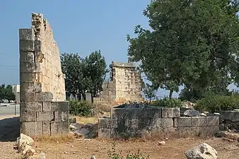Vestiges du temple de Zeus converti en basilique.