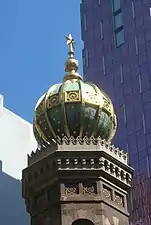 Détail néo-mauresque, tour sud de la synagogue centrale (2011)
