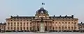 La statue équestre devant l'École militaire.