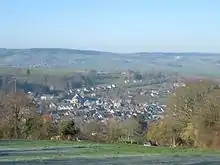 Vue sur le centre ancien protégé de Theux et l'église Saints-Hermès-et-Alexandre (XIe siècle).