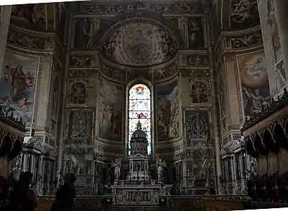 Le maître-autel.