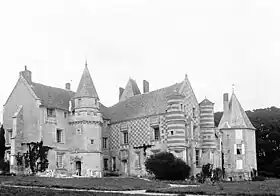 Château d'Alincourt : En 1488 Pierre Le Gendre, trésorier de France achète la terre d'Alincourt à Philippe de Courcelles