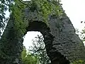 Emplacement de la porterie donnant accès au donjon.