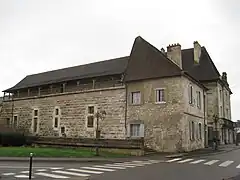 Courtine casematée, XVIe siècle, sur le site de l'ancien château.