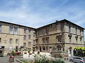 Le château neuf et la maison forte vus de la Place de l'Édit