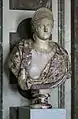 À droite du buste de Louis XIV, un buste d'impératrice romaine.