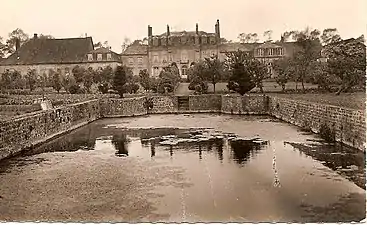 Le château de la Trésorerie.