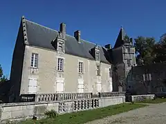 Côté sud, avec la terrasse.