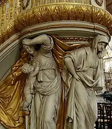 Les Vertus théologales, la Foi, l'Espérance et la Charité, soutiennent la chaire.