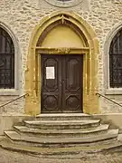 Porte de la chapelle Saint-Fortunat (XIVe-XVe&nbsp;siècle).