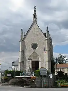 Photo en couleur de l'entrée de la chapelle.