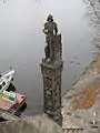 Bruncvík&nbsp;(cs), chevalier d'une légende tchèque (cette statue ne se trouve pas sur le pont proprement dit, mais sur l'une des piles à l'extrémité de l'île Kampa).