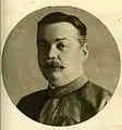 Photographie-médaillon d'un homme portant la moustache.