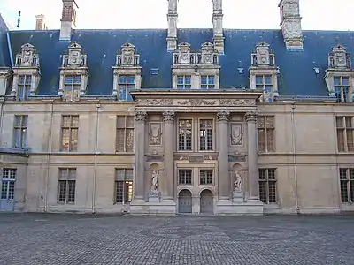 Aile Sud du château d'Écouen (1550), par Jean Bullant.