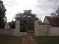 Porche de l'entrée Est.