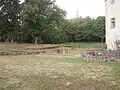 Restes de fondations de la chapelle, dans le prolongement Sud du château.